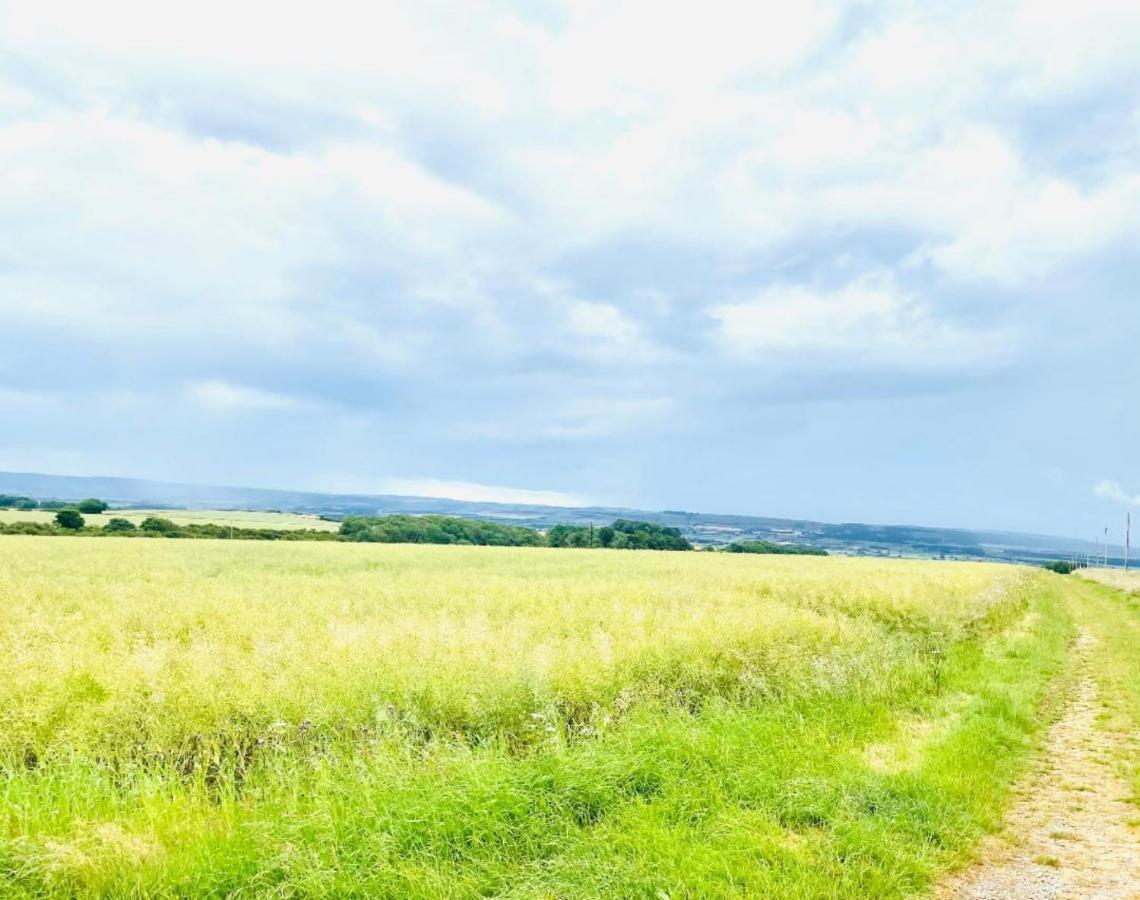 Luxury Farmhouse With Stunning Views And Hot Tub Ebberston Bagian luar foto
