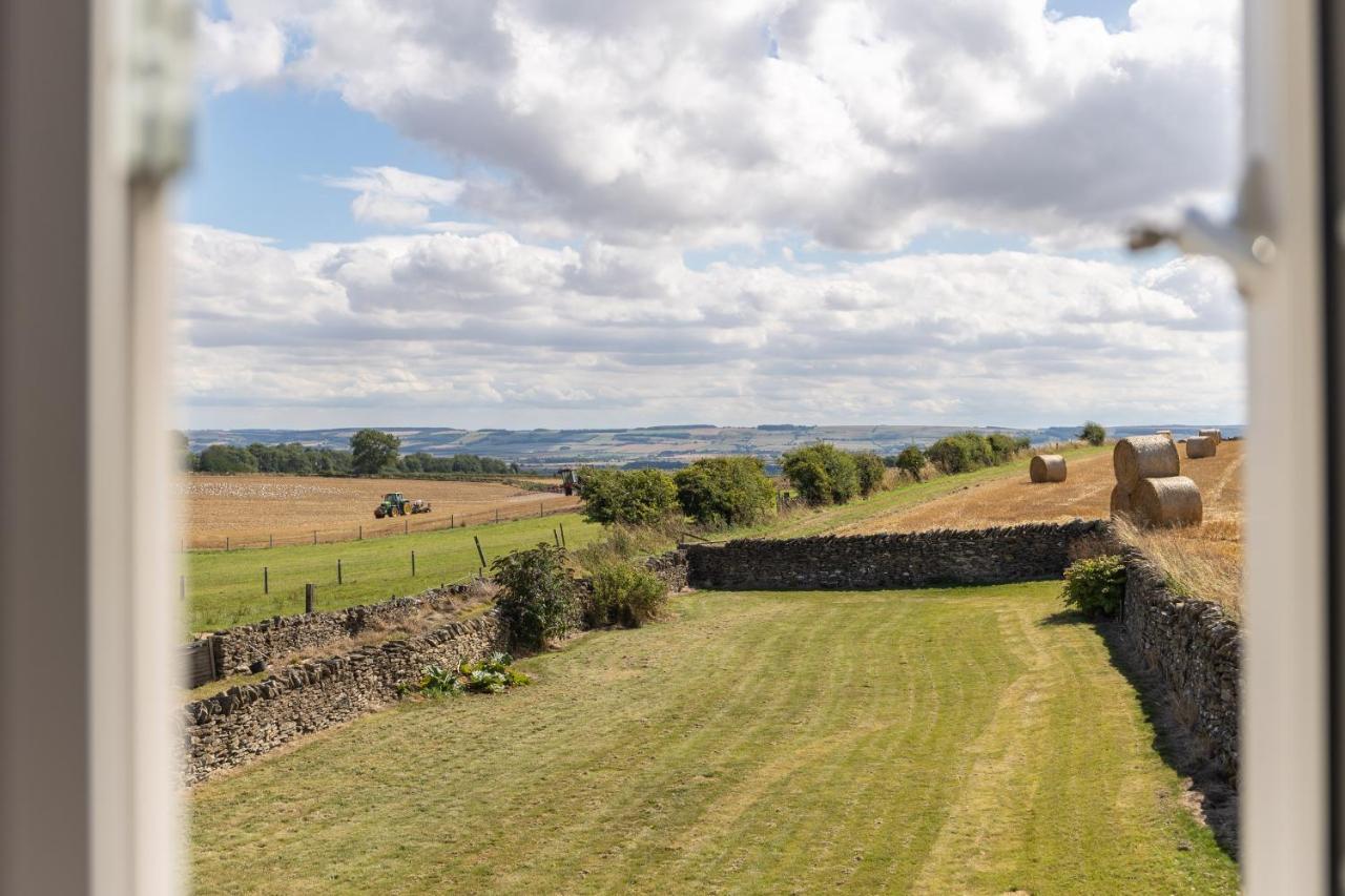 Luxury Farmhouse With Stunning Views And Hot Tub Ebberston Bagian luar foto