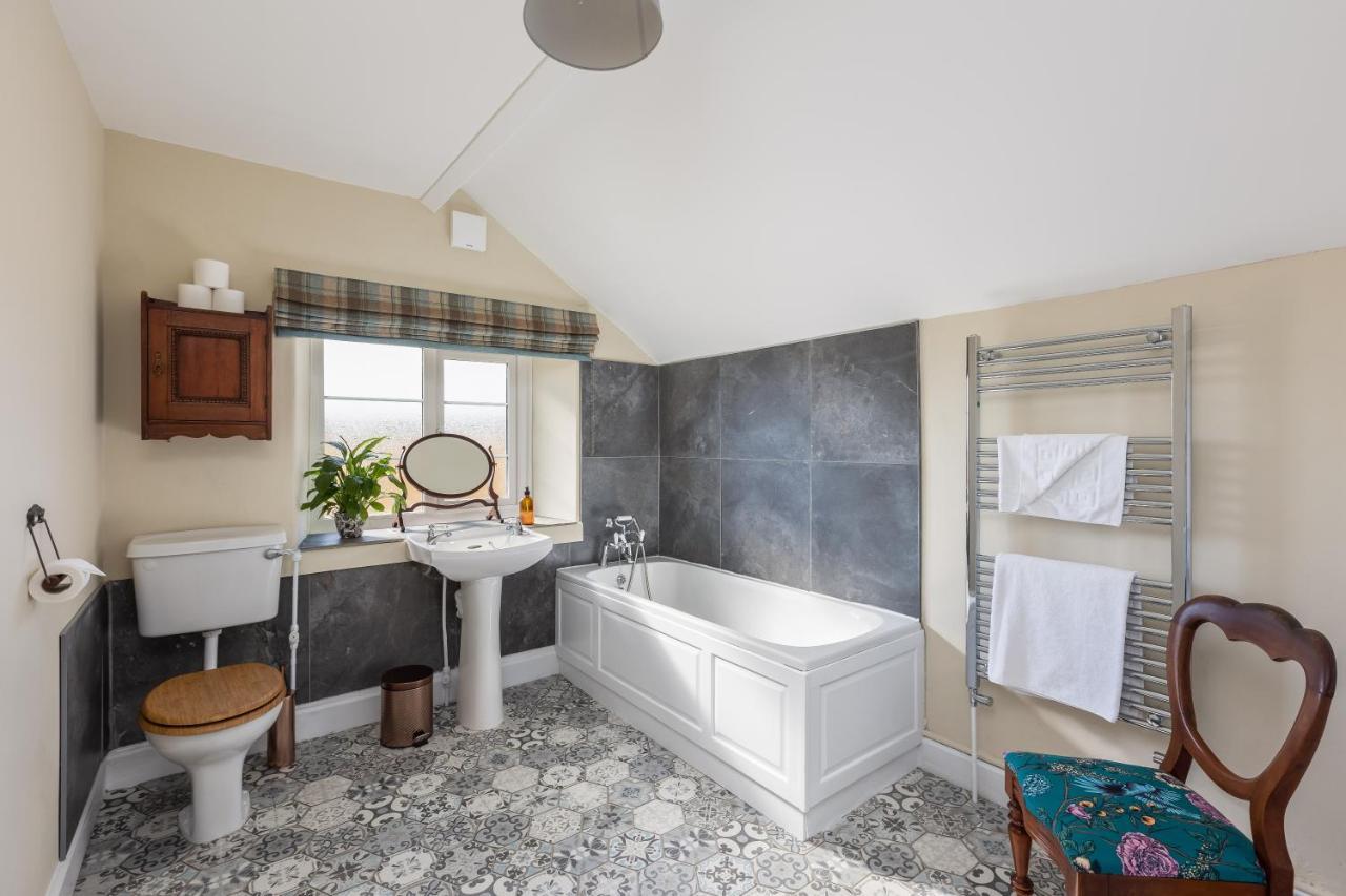 Luxury Farmhouse With Stunning Views And Hot Tub Ebberston Bagian luar foto