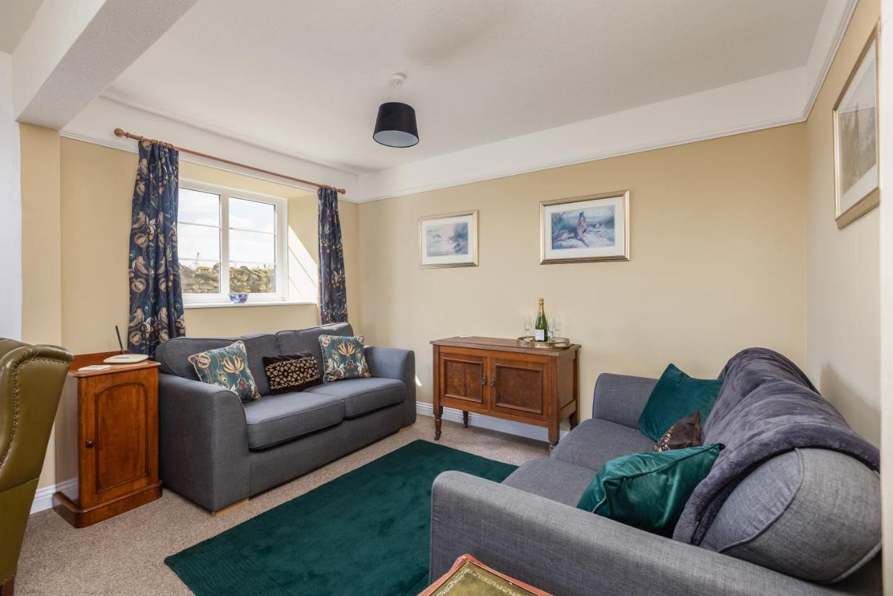 Luxury Farmhouse With Stunning Views And Hot Tub Ebberston Bagian luar foto