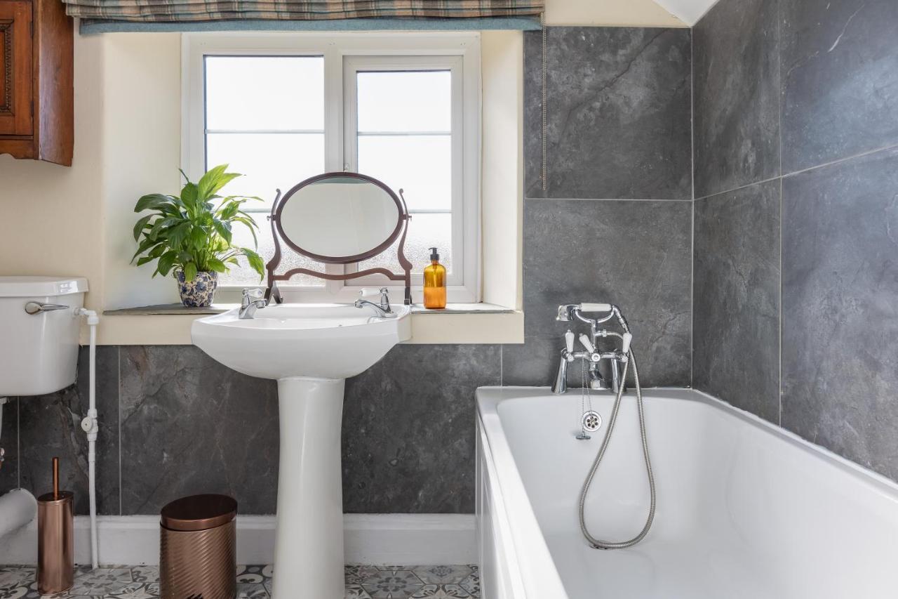 Luxury Farmhouse With Stunning Views And Hot Tub Ebberston Bagian luar foto